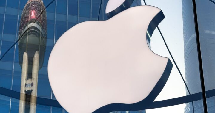 Tim Cook en el escenario de la WWDC 2026 presentando Apple Intelligence ante una audiencia global
