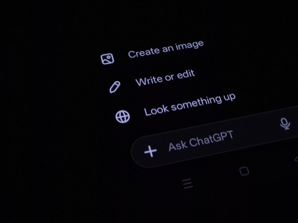 Interfaz de ChatGPT mostrando la opción Lockdown Mode activada para protección de datos sensibles