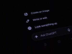 Interfaz de ChatGPT mostrando la opción Lockdown Mode activada para protección de datos sensibles