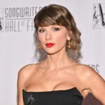 Taylor Swift en el Salón de la Fama de los Compositores durante su discurso emotivo
