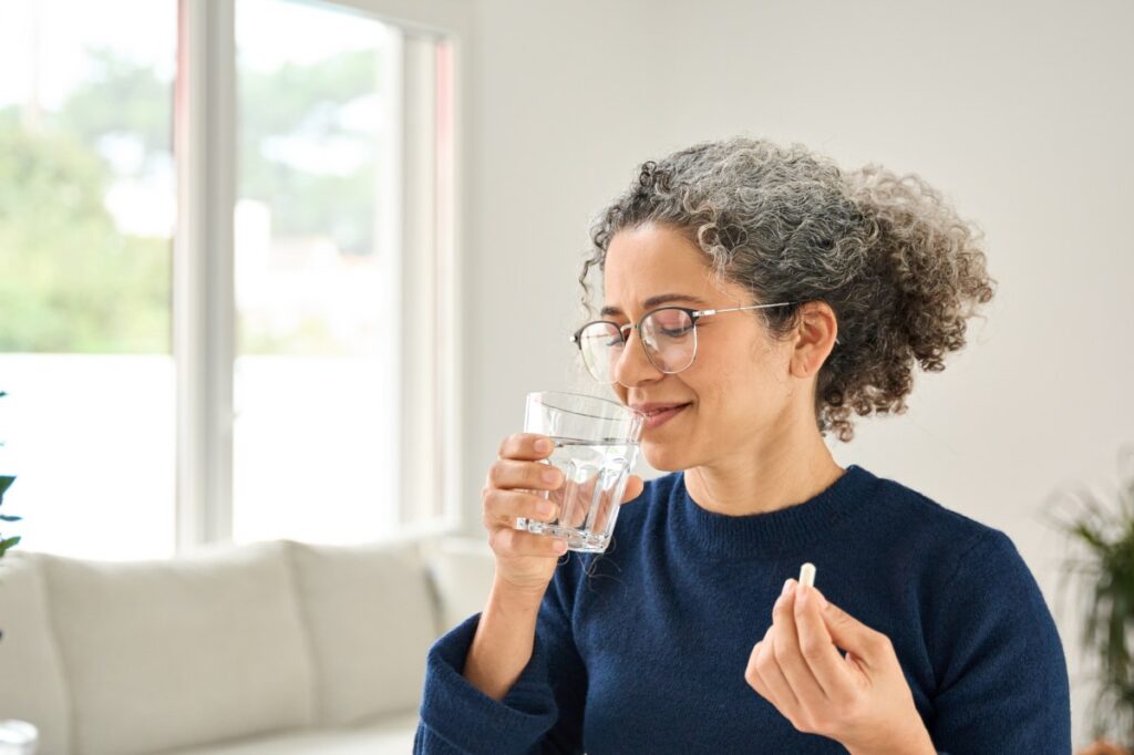 Suplementos de vitamina D, B12, B6, calcio y Omega-3 para salud después de los 50