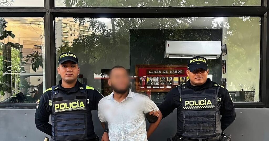 ¡Se pasó de licor! Lo capturaron en La Quinta y esto le hallaron los policías