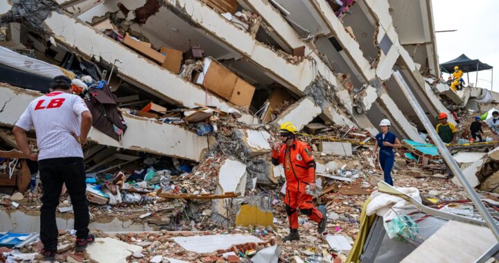 Familiares en duelo por los 26 españoles fallecidos en los terremotos de Venezuela