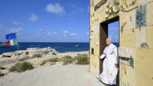El papa León XIV visita Lampedusa: "Los migrantes muertos también son víctimas de decisiones omitidas"