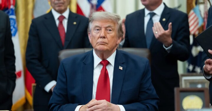 Trump da marcha atrás y no cobrará la tasa del 20% a los buques que transiten por el estrecho de Ormuz