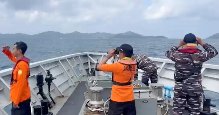 Un muerto y 24 desaparecidos tras el naufragio de un barco en Indonesia