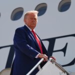 Trump amenaza a Irán con destruir puentes y centrales si ataca barcos en Ormuz y promete venganza por la muerte de soldados de EEUU
