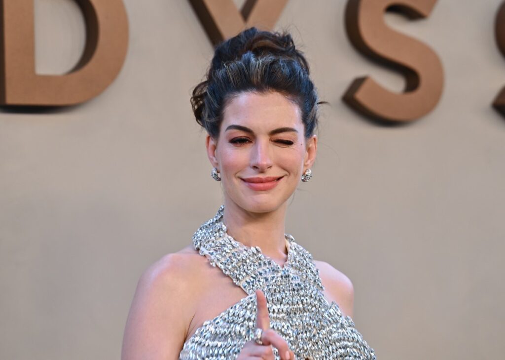 Anne Hathaway anuncia un “gran avance” en “The Princess Diaries 3”