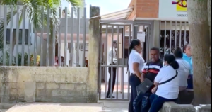 Escena de crimen en conjunto residencial Los Mangos, Soledad, tras ataque sicarial