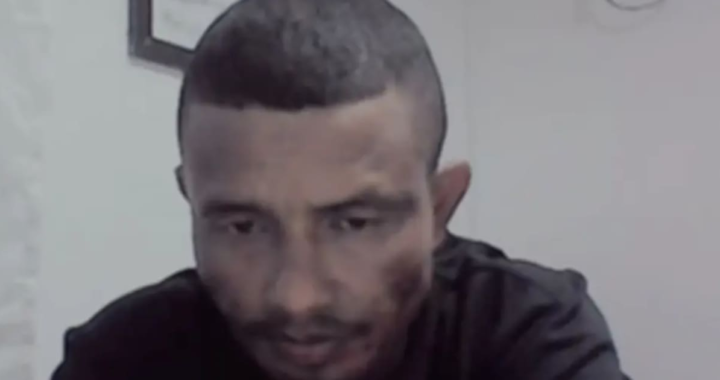 Foto de operativo policial en Chocó contra integrante del Clan del Golfo por asesinato de líder social