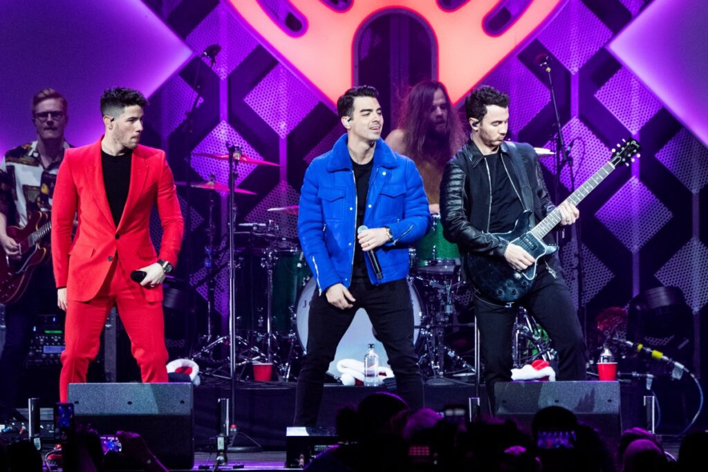 Teaser oficial de 'Camp Rock 3' con los Jonas Brothers como Connect 3 en el campamento musical