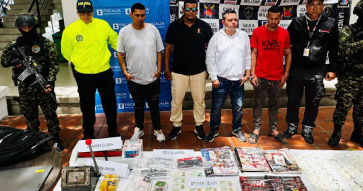 Material incautado en operativos: 73 cédulas falsas, troqueladora, laminadora y equipos tecnológicos