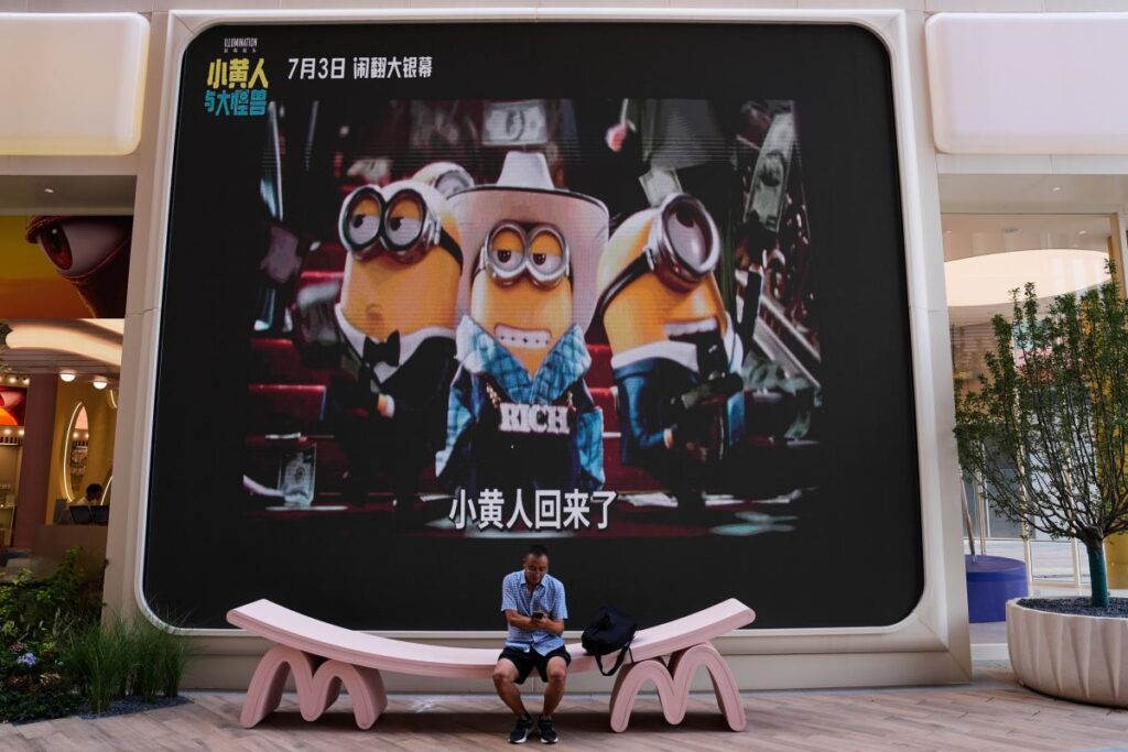 Cartel de 'Minions & Monsters' con los personajes en los años 20, reflejo de su bajo estreno en taquilla