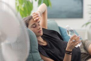 Ola de calor: lo que le pasa a tus riñones si estás más de 6 horas sin tomar agua
