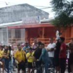 Escena del accidente en avenida Las Torres de Soledad con motocicleta y auto involucrados