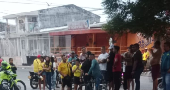 Escena del accidente en avenida Las Torres de Soledad con motocicleta y auto involucrados