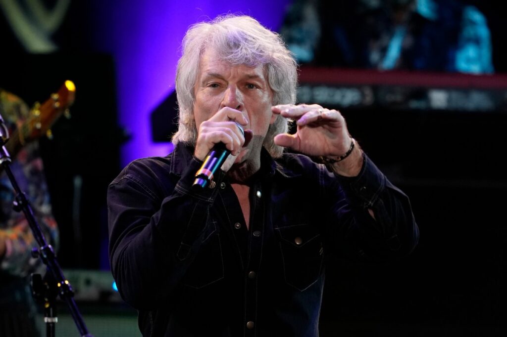 “Estoy dolorido”: Bon Jovi frenó su show en el Madison Square Garden y preocupa su salud