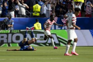 Celebración de EE.UU. tras gol en el Mundial 2026 contra Bosnia en Levi's Stadium