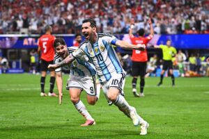 Messi celebra su gol en la remontada de Argentina 3-2 ante Egipto en el Mundial
