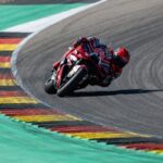 Marc Márquez reina en Sachsenring y aprieta al líder Martín