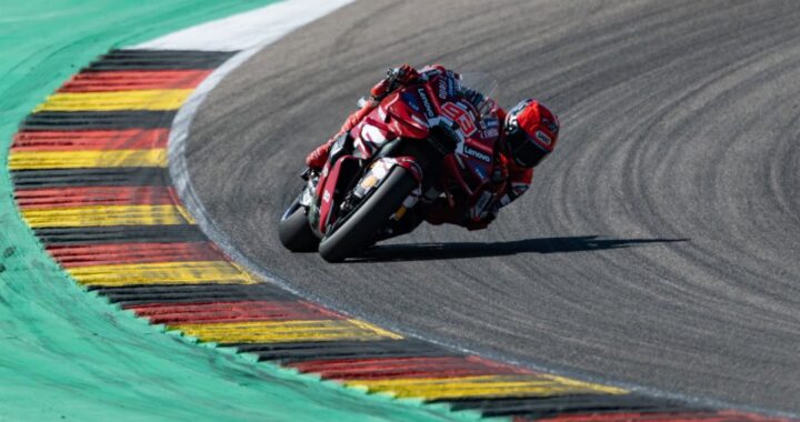 Marc Márquez reina en Sachsenring y aprieta al líder Martín