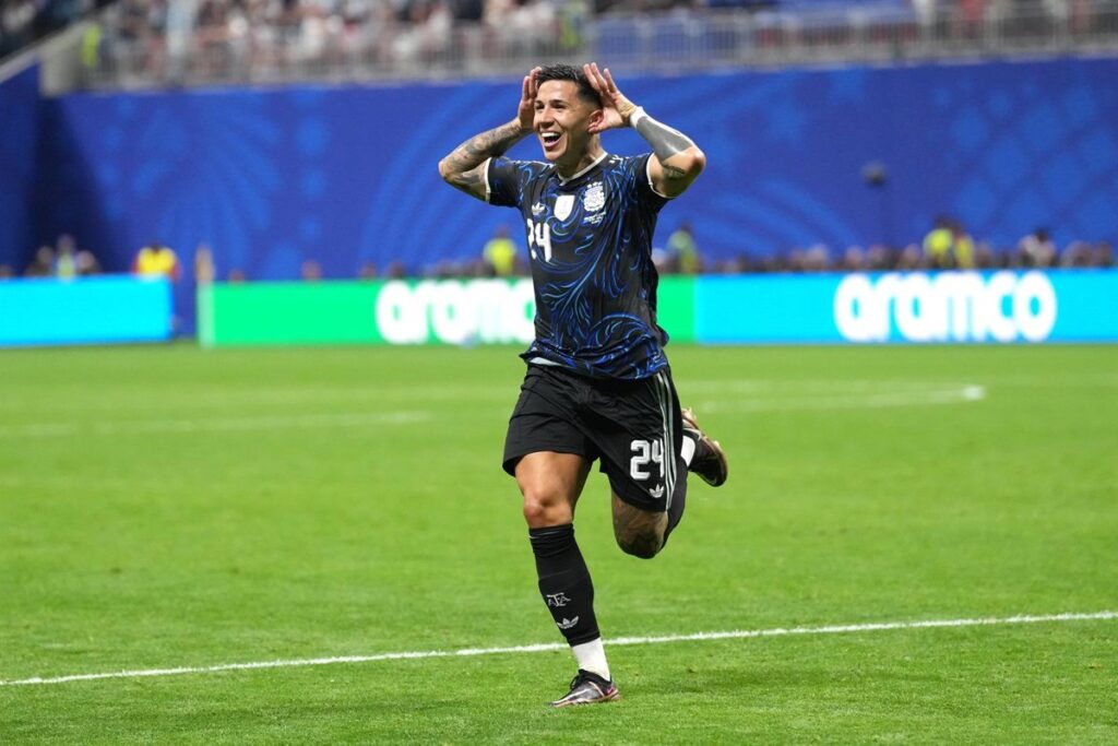 Argentina rubrica otra remontada contra una tacaña Inglaterra