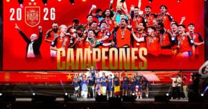 Los campeones se dan un baño de masas ante más de dos millones de personas en Madrid