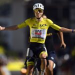 Pogacar exhibe su 'manita' en Alpe d'Huez y frustra la escapada de Martínez y Carapaz