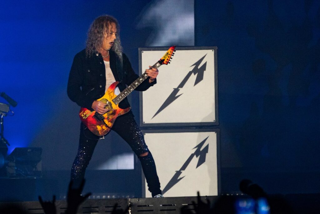 Metallica en concierto mostrando solidaridad con víctimas de sismos en Venezuela
